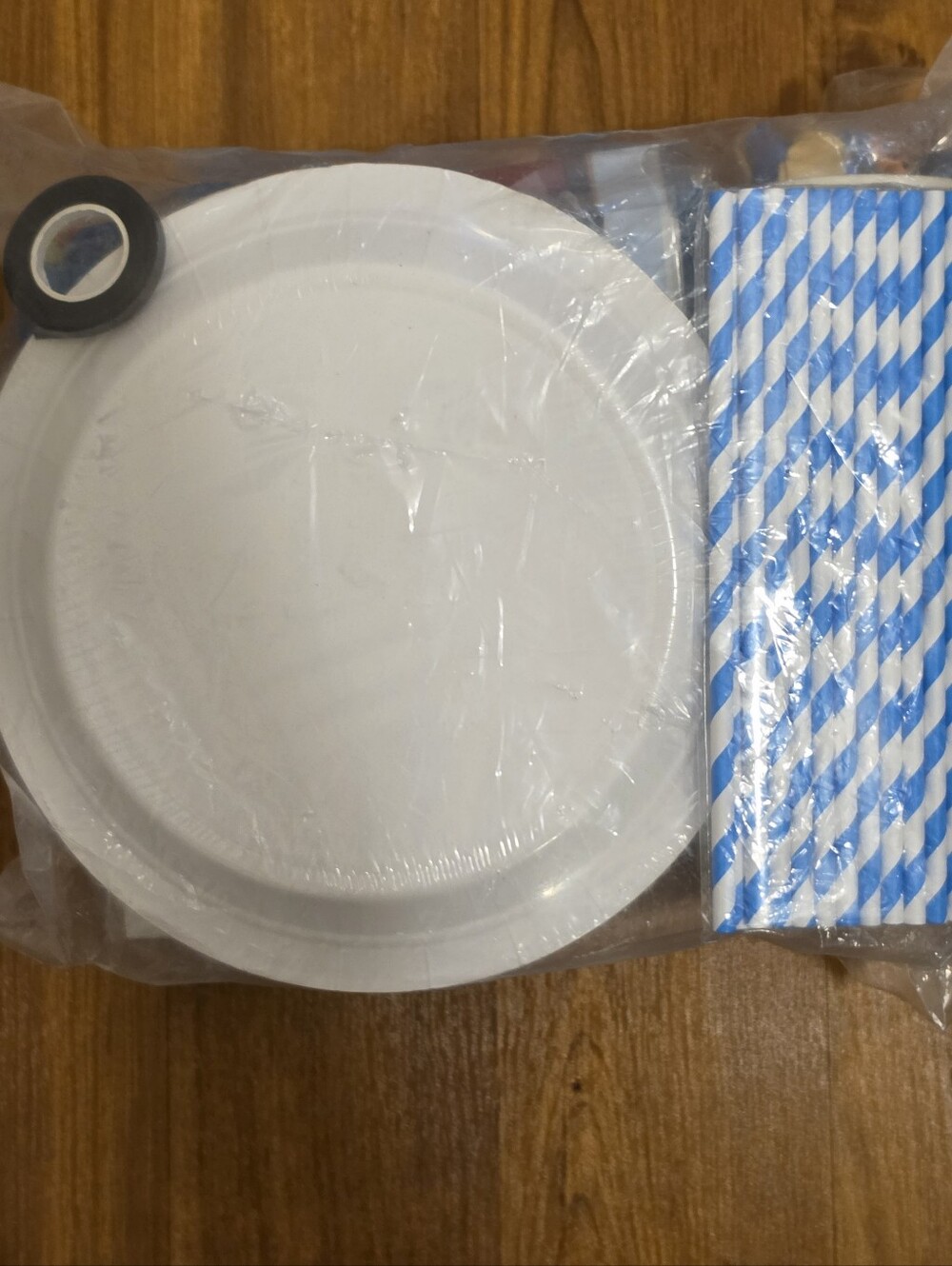 Pool Party Disposable Tableware Kit - Blue - Picture 3 of 3